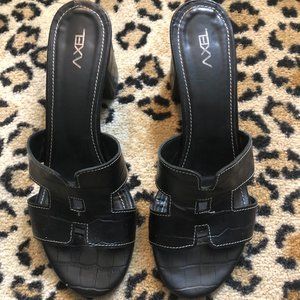 Axel Size 8 Black Leather sandals